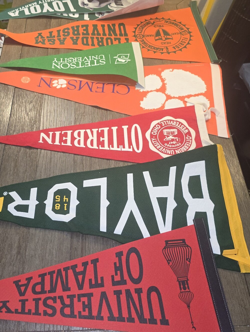 Lot Of 9 Pennants From Various Colleges